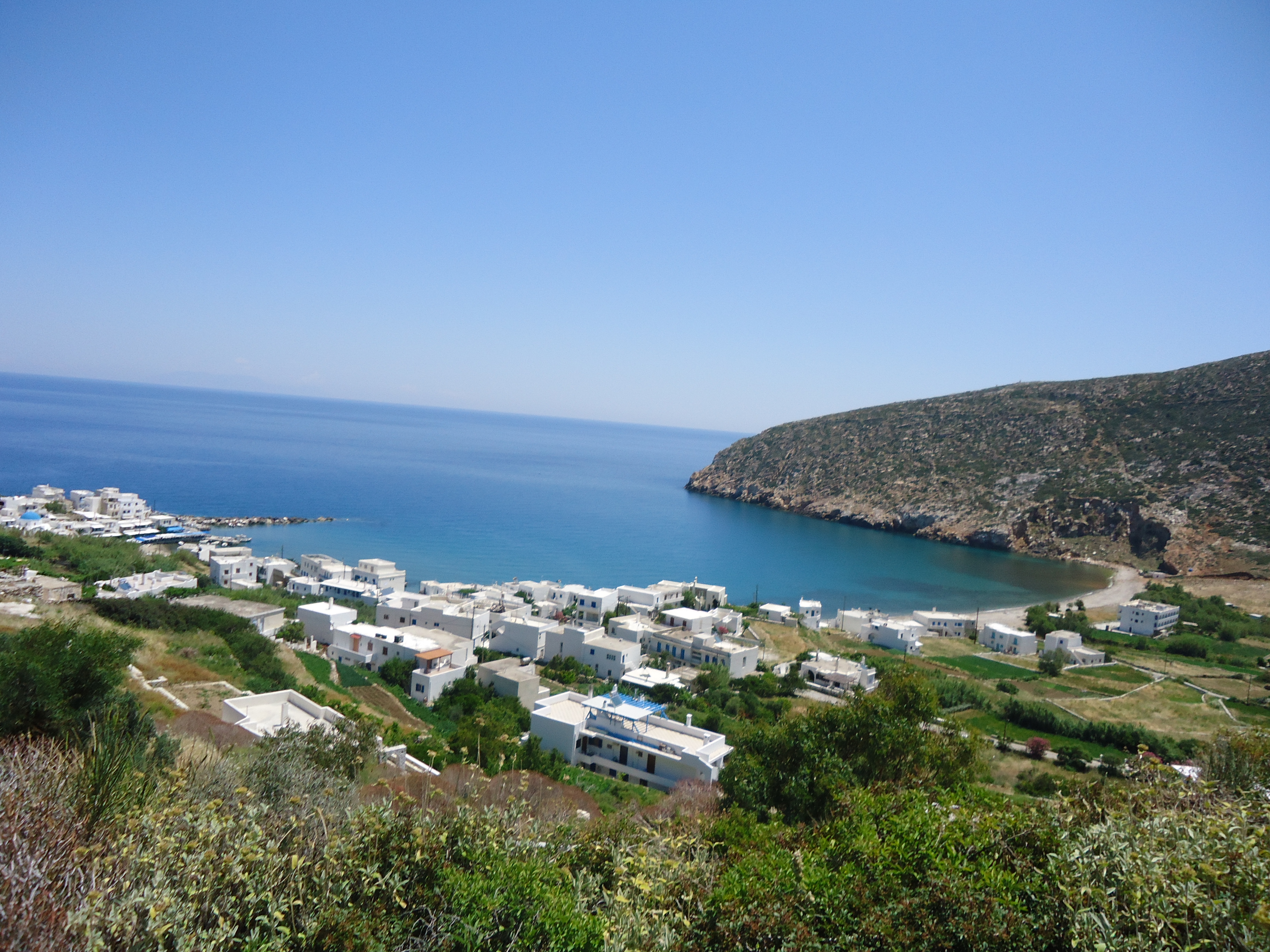 The coastal road heading north towards Apollonas in Naxos